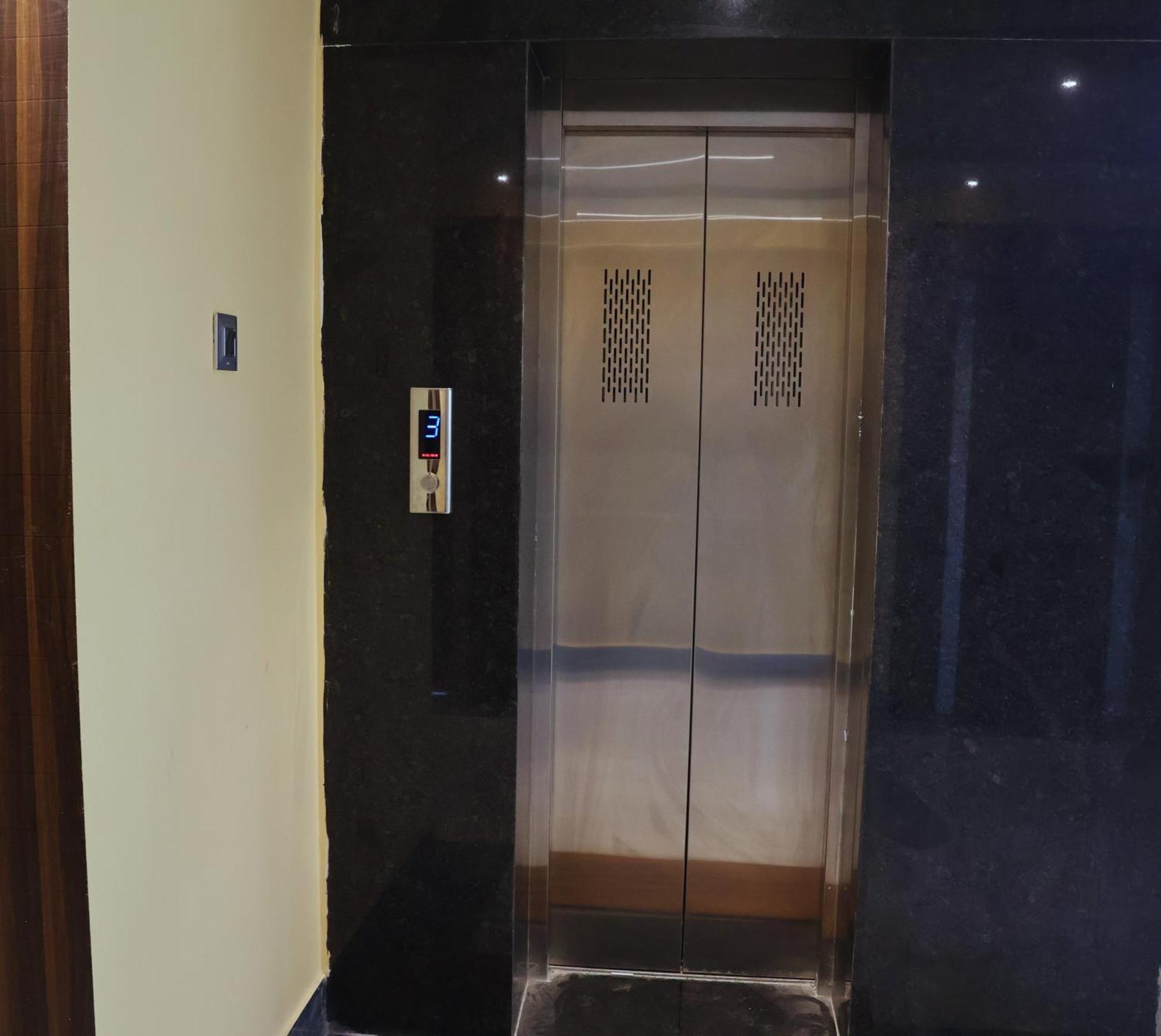 טארפית Hotel Aarohi מראה חיצוני תמונה