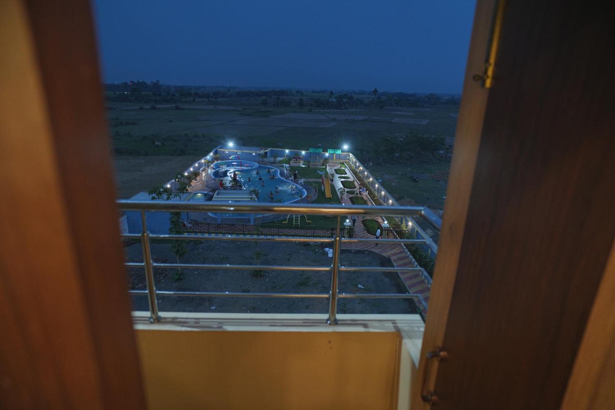 טארפית Hotel Aarohi מראה חיצוני תמונה